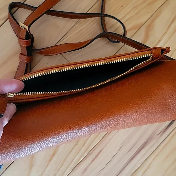 NWT Street Level Demi Fold Over Vegan Leather Crossbody Bag Tan - Picture 6 of 6